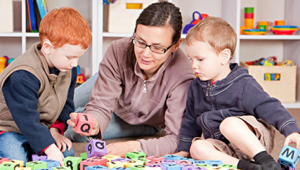 LUDOTERAPIA E EDUCAÇÃO